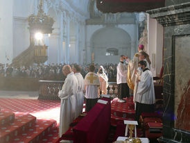 Diakonenweihe im Fuldaer Dom (Foto: Karl-Franz Thiede)